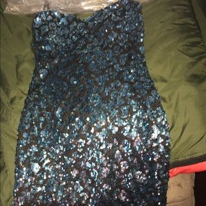 Teal sparkly strapless short prom dress