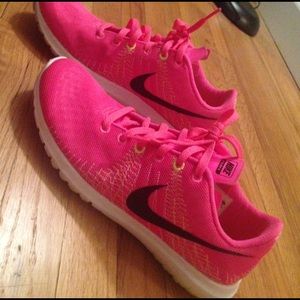 Nike Flex Fury Size 8