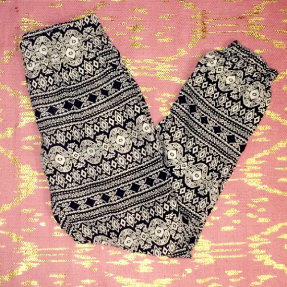 Loose Fit Cropped Pants