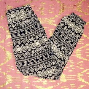 Loose Fit Cropped Pants