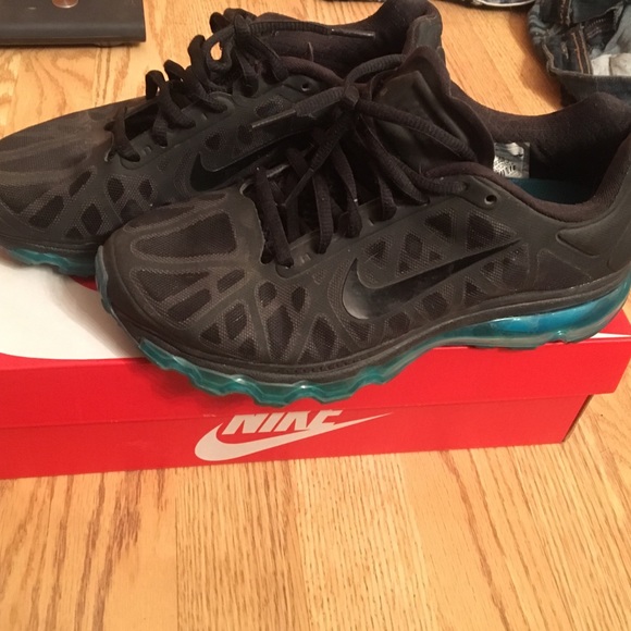 Women's size 7 FitSo. Black shoe w/ bluish rim