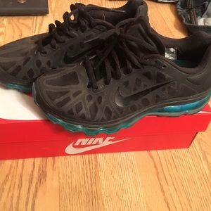 Women's size 7 FitSo. Black shoe w/ bluish rim