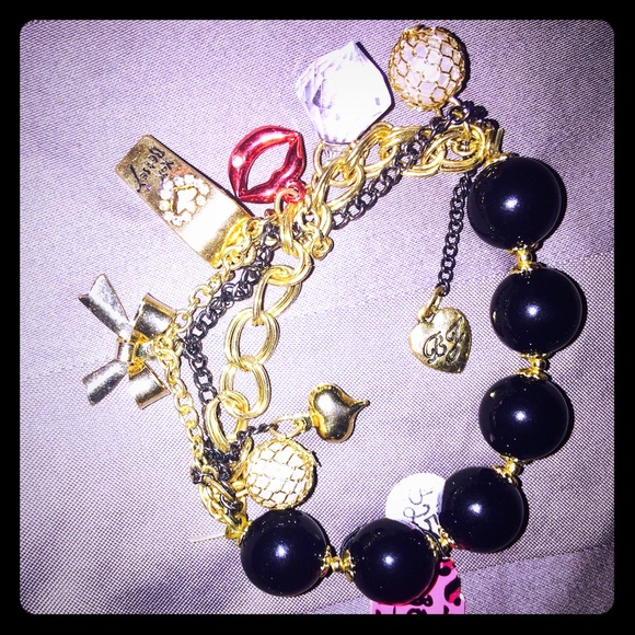BETSEY JOHNSON NWT "WHISTLE STOP" CHARM BRACELET