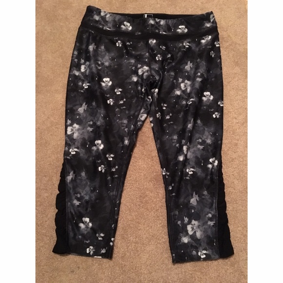 Black, white and grey flowered workout leggings