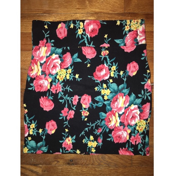 Forever 21 Floral Print Bodycon Mini Skirt
