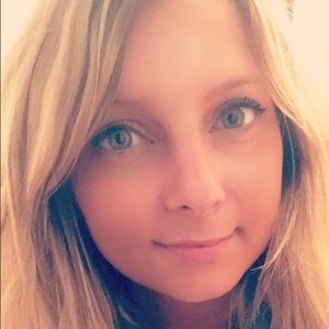 Meet your Posher, Hilary