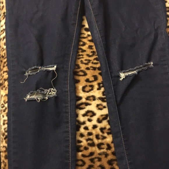 Distressed jeans. - Picture 3 of 4
