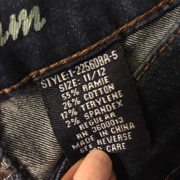 Distressed jeans. - Picture 4 of 4