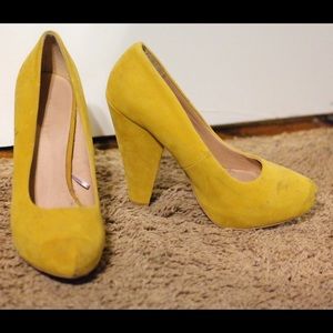 Adorablé yellow heels✨✨