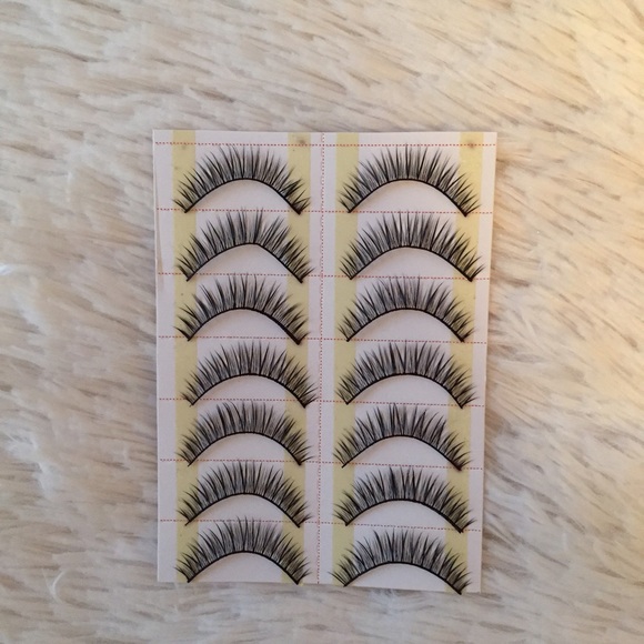 False Eyelashes - Picture 1 of 2