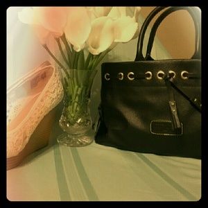 **Reserved** ✋ Dooney & Bourke Tulip Tassle Purse