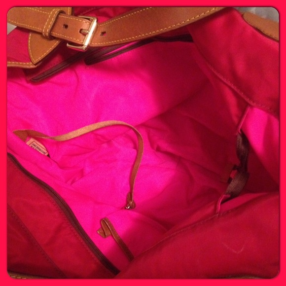 SOLD!!!πDooney & Bourke HUGE shoulder duffel F - Picture 2 of 4