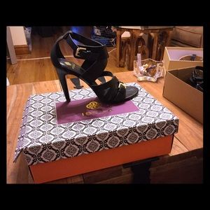 Isola solid black leather shoes