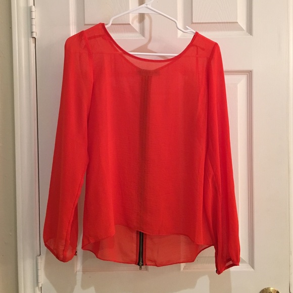 ZIPPER-BACK TOP