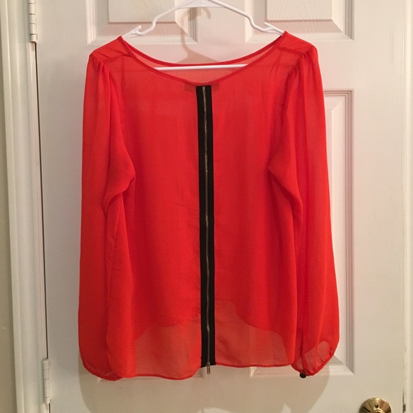 ZIPPER-BACK TOP - Picture 2 of 4