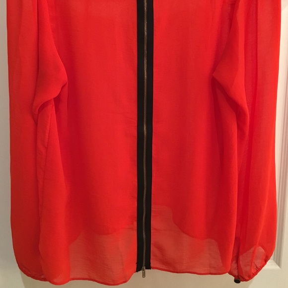 ZIPPER-BACK TOP - Picture 4 of 4