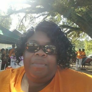 Meet your Posher, Dionne