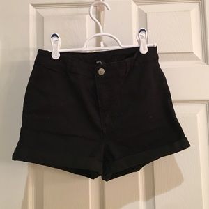 HIGH-WAISTED BLACK SHORTS