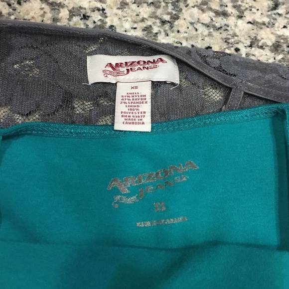 Bundle of 2 layering camis, lace camisole - Picture 3 of 3