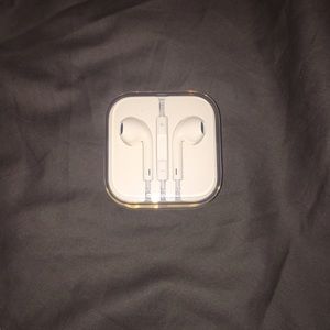 Brand New Apple Earphones