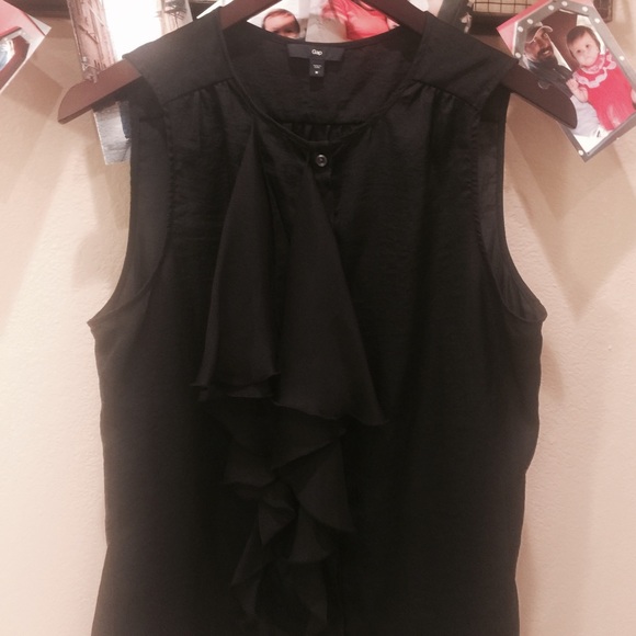 Gap asymmetrical ruffle button tank bundle only