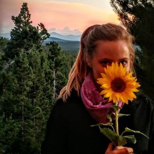 Meet your Posher, Em