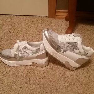 Wedge sneakers