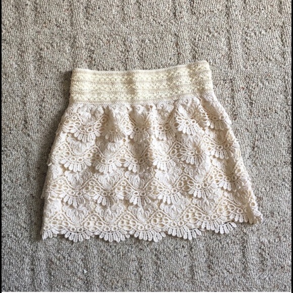 Crochet cream skirt xs