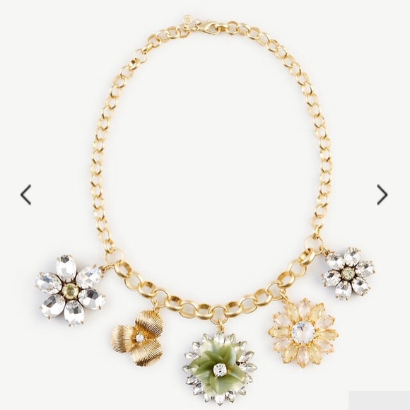 Ann Taylor Daisy charm necklace