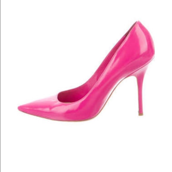 Pink leather Christian Dior pointed-toe pumps.