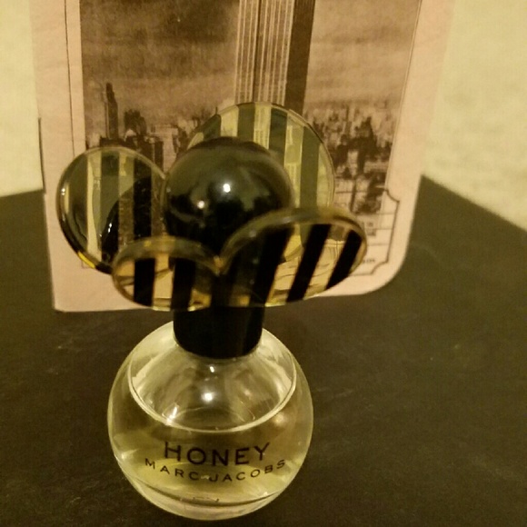 Small Travel Size HONEY MARC JACOBS PARFUME