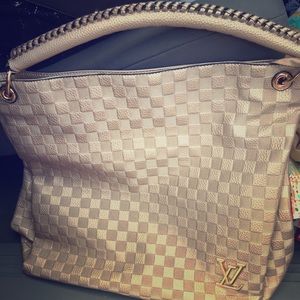 Like, Follow, and Share ‼️👠👛