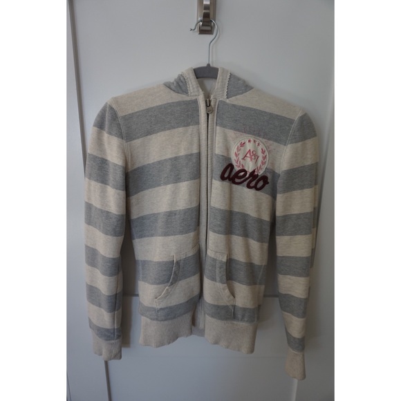 COZY Aeropostale Gray Striped Sweatshirt. Size: M