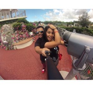 Meet your Posher, Cara