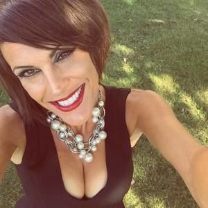 Meet your Posher, Hilary