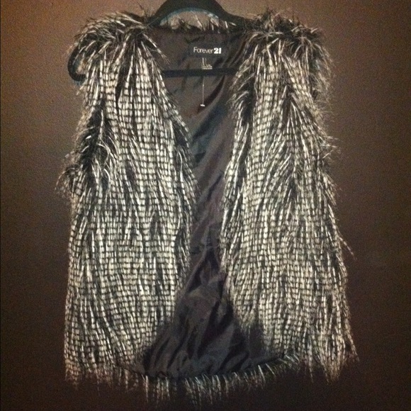 ⚠️⚠️LIMITED TIME SALE⚠️⚠️FURRY VEST