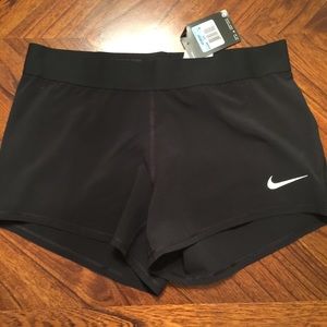 NWT women's volleyball stretch shorts Med