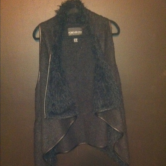 ⚠️⚠️LIMITED TIME SALE⚠️⚠️FURRY VEST