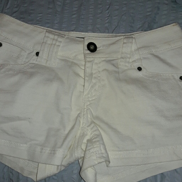 Buffalo White Jean shorts  strechy