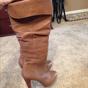 Jessica Simpson boot