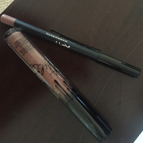 Kylie Lip Kit in Dolce K 💄💋 - Picture 2 of 3