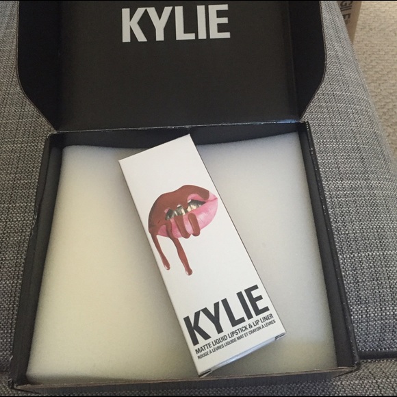 Kylie Lip Kit in Dolce K 💄💋 - Picture 3 of 3