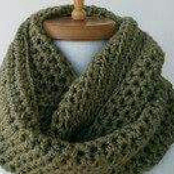 New!! Oversized Infinity Hunter Green Scarf!!