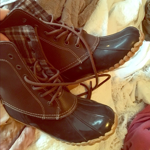 Duck boots