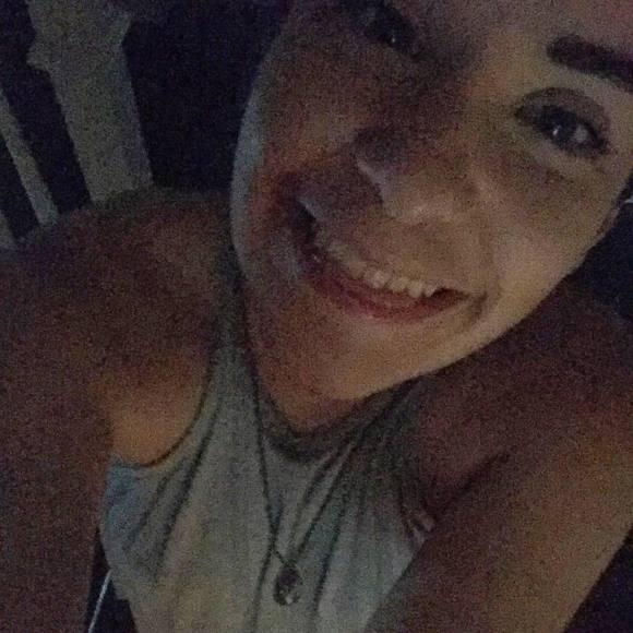 Meet your Posher, Katie - Picture 2 of 2