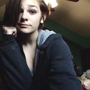 Meet your Posher, Hallie