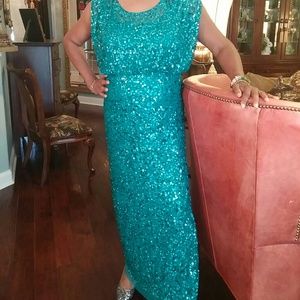 JS Collections formal maxi, sequin NWT. Emerald