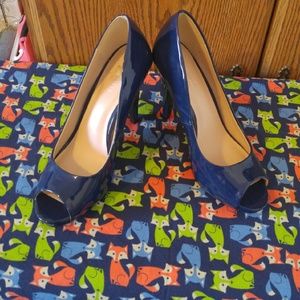 Navy Nine West heels size 9, 3 1/3 in heel EUC