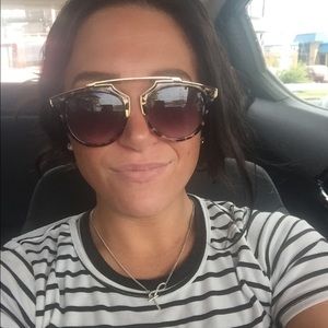 Meet your Posher, Alicia