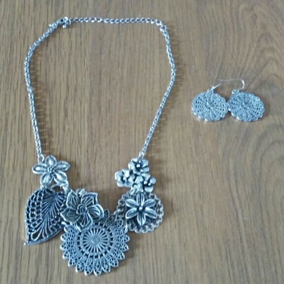 Premier Necklace Set